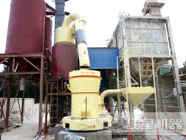 膨潤土磨粉生產(chǎn)現(xiàn)場圖 膨潤土磨粉生產(chǎn)現(xiàn)場圖