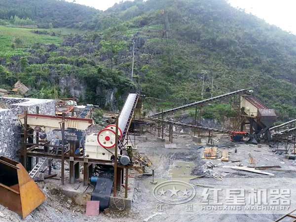 石料破碎機(jī)生產(chǎn)現(xiàn)場(chǎng) 石料破碎機(jī)生產(chǎn)現(xiàn)場(chǎng)