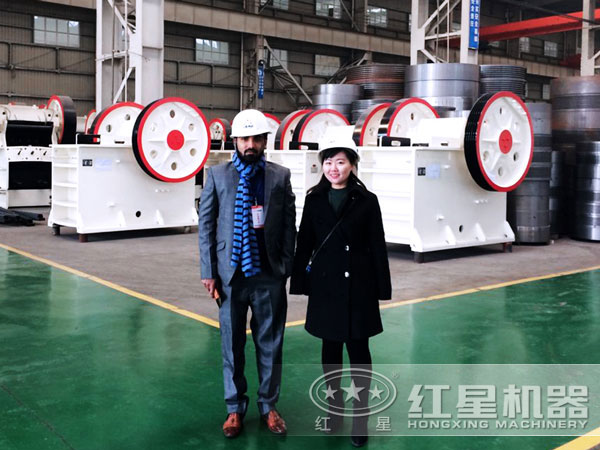 煤矸石顎式破碎機設(shè)備實拍