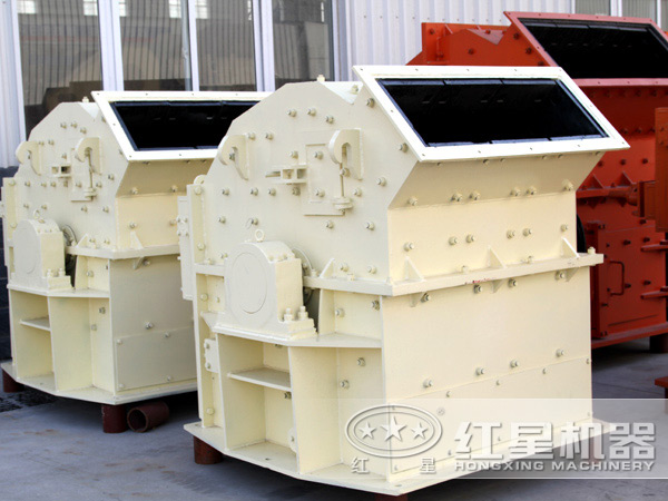 風(fēng)化巖細(xì)碎機(jī)設(shè)備實(shí)拍