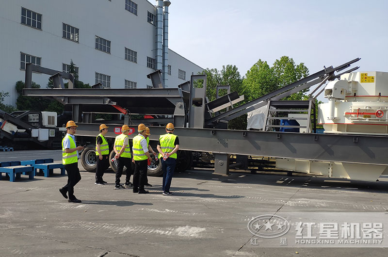 客戶來廠考察建筑垃圾破碎設備 客戶來廠考察建筑垃圾破碎設備