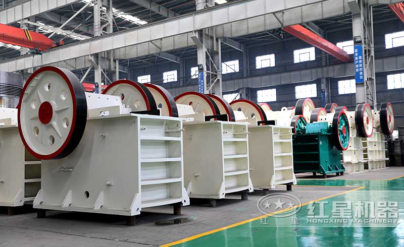 煤矸石顎式破碎機(jī)車(chē)間實(shí)拍圖