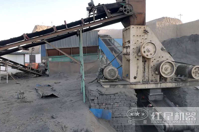 小型石子制砂機(jī)作業(yè)現(xiàn)場(chǎng)