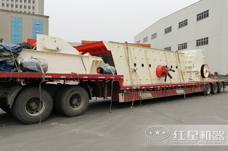 紅星成套石頭破碎機設備裝車發(fā)貨現(xiàn)場