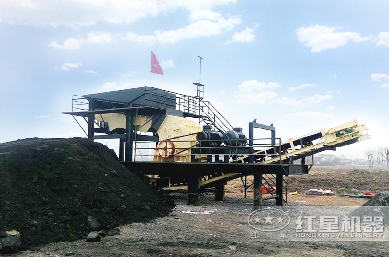 輪胎式移動(dòng)破碎篩分一體機(jī)現(xiàn)場(chǎng) 輪胎式移動(dòng)破碎篩分一體機(jī)現(xiàn)場(chǎng)