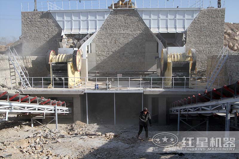 大型鄂破生產(chǎn)現(xiàn)場實拍圖