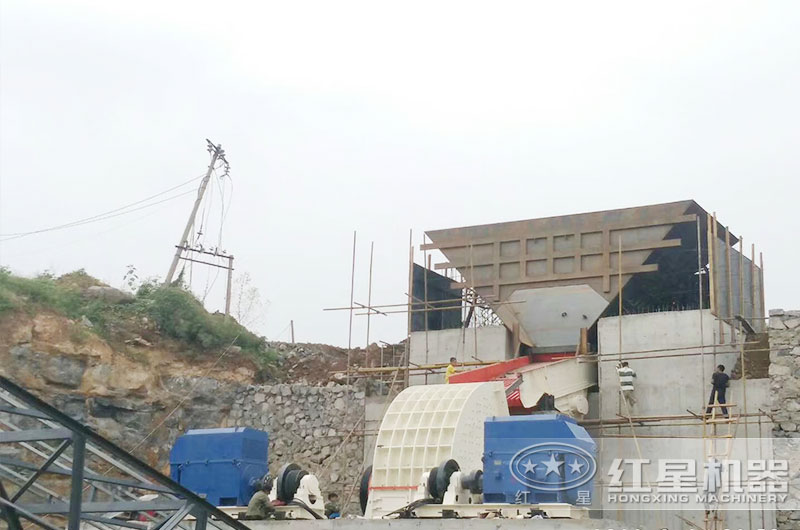 重錘破碎機(jī)作業(yè)現(xiàn)場(chǎng)