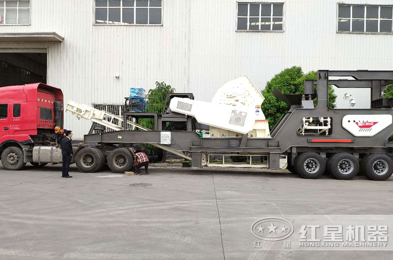 移動(dòng)錘式制砂機(jī)發(fā)往湖南