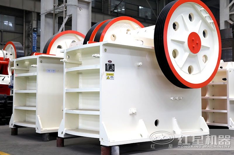 粗碎設(shè)備顎式破碎機(jī)