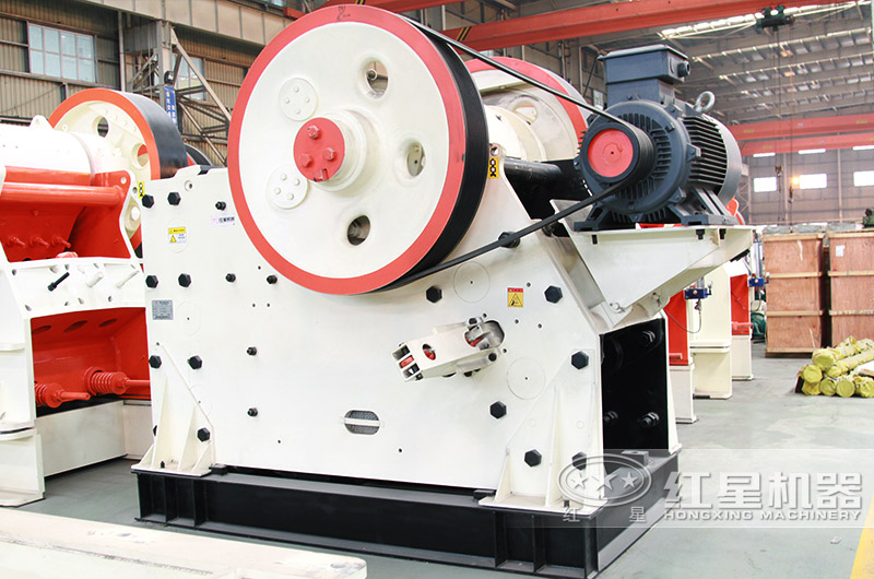 顎式破碎機(jī)現(xiàn)場(chǎng)實(shí)拍 顎式破碎機(jī)現(xiàn)場(chǎng)實(shí)拍