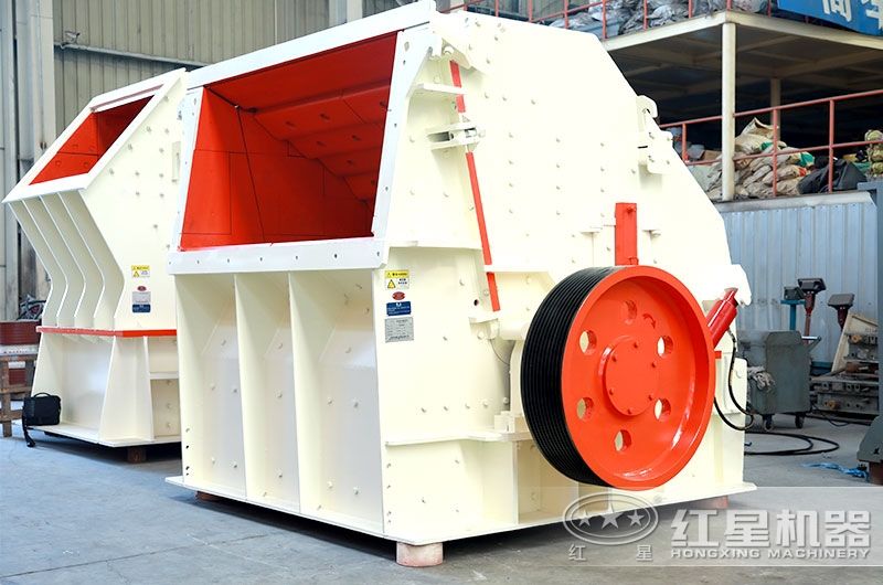 中碎設(shè)備反擊式破碎機(jī)