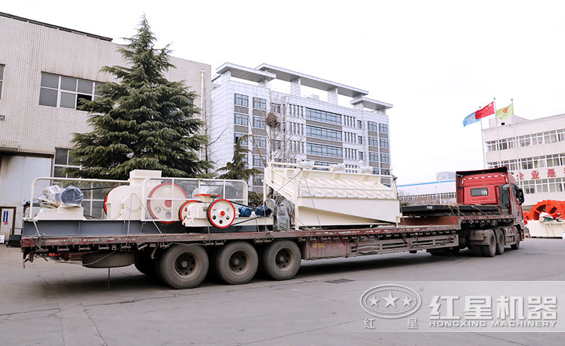 鐵礦石對(duì)輥破碎機(jī)發(fā)貨現(xiàn)場(chǎng)實(shí)拍 鐵礦石對(duì)輥破碎機(jī)發(fā)貨現(xiàn)場(chǎng)實(shí)拍