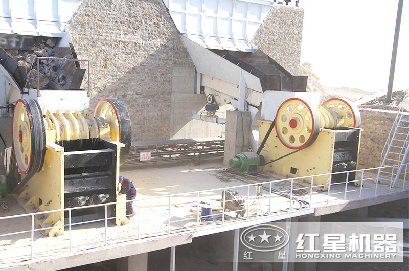 912鄂破機(jī)生產(chǎn)現(xiàn)場實拍圖