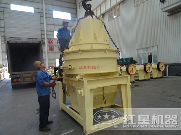 直通沖擊式破碎機裝車、發(fā)貨