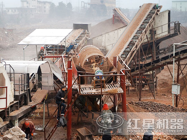 車載移動(dòng)式建筑垃圾破碎機(jī)用戶現(xiàn)場(chǎng)