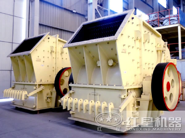 單轉(zhuǎn)子錘式破碎機(jī)實拍圖