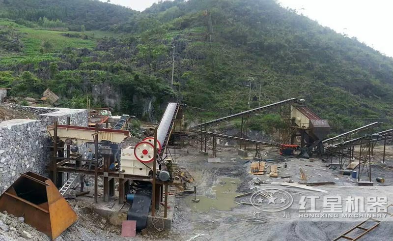 小型鱷式碎石機(jī)客戶現(xiàn)場(chǎng)