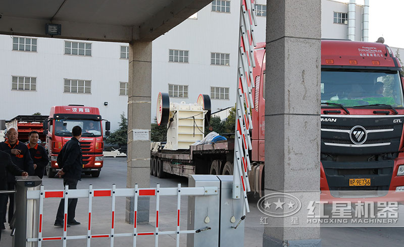 時(shí)產(chǎn)800方制砂生產(chǎn)線發(fā)貨現(xiàn)場(chǎng)