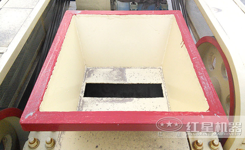 對(duì)輥式破碎機(jī)進(jìn)料口