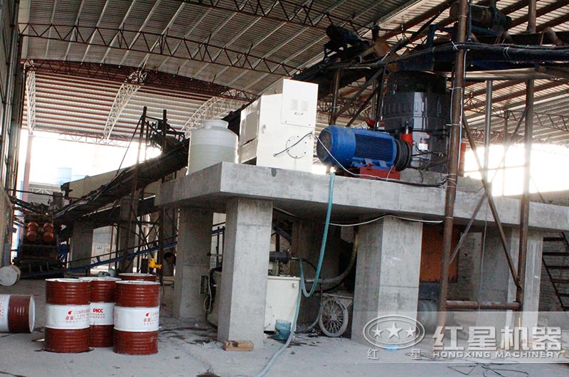 圓錐破碎機現(xiàn)場實拍圖