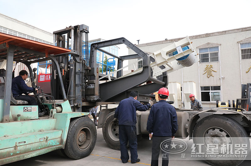 發(fā)貨前搭載半掛車(chē)頭