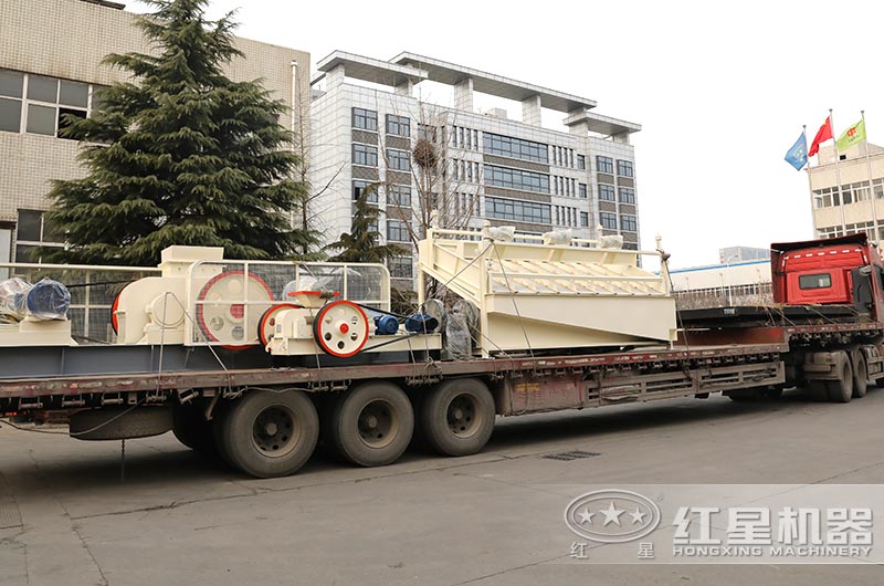 大型對輥破碎機(jī)裝車、發(fā)往廣西