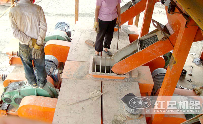 山西客戶對輥式碎煤機作業(yè)現(xiàn)場