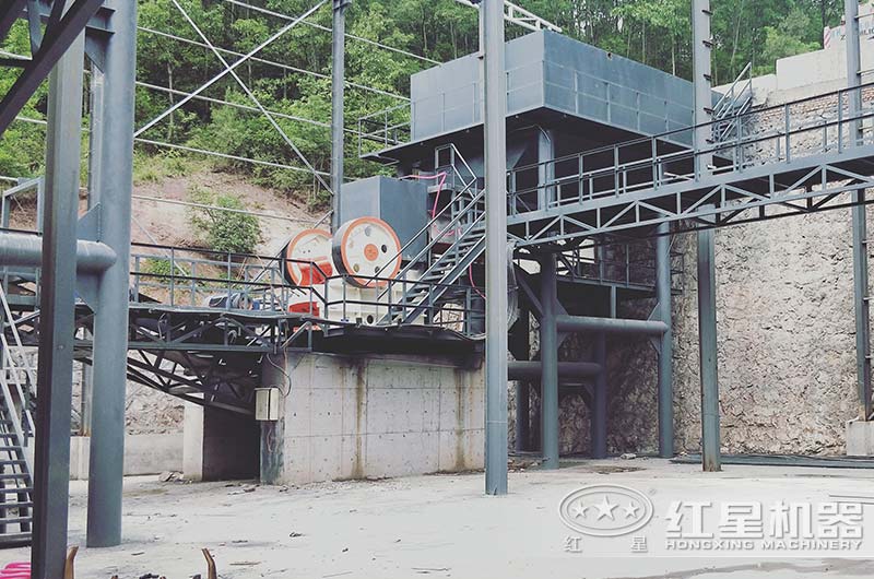 四川客戶機(jī)制砂作業(yè)現(xiàn)場