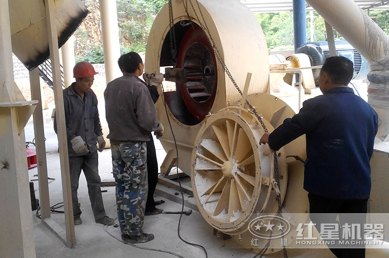 雷蒙磨機安裝現(xiàn)場