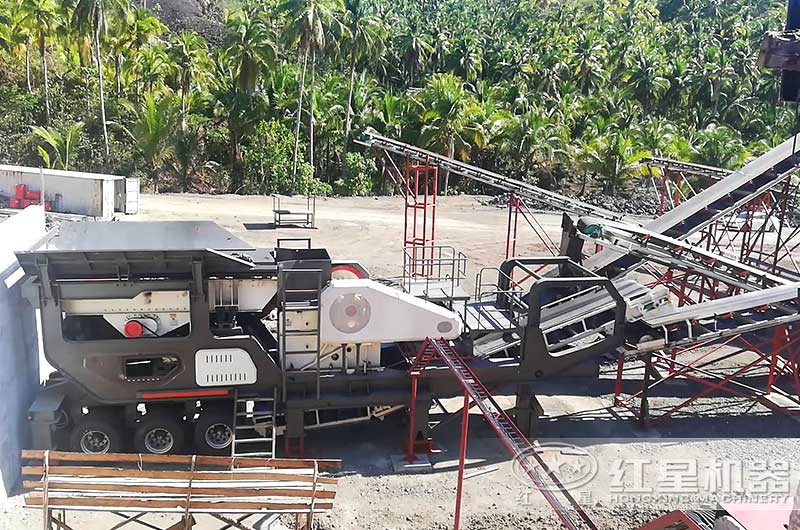 車載式移動(dòng)破碎機(jī)作業(yè)現(xiàn)場(chǎng)