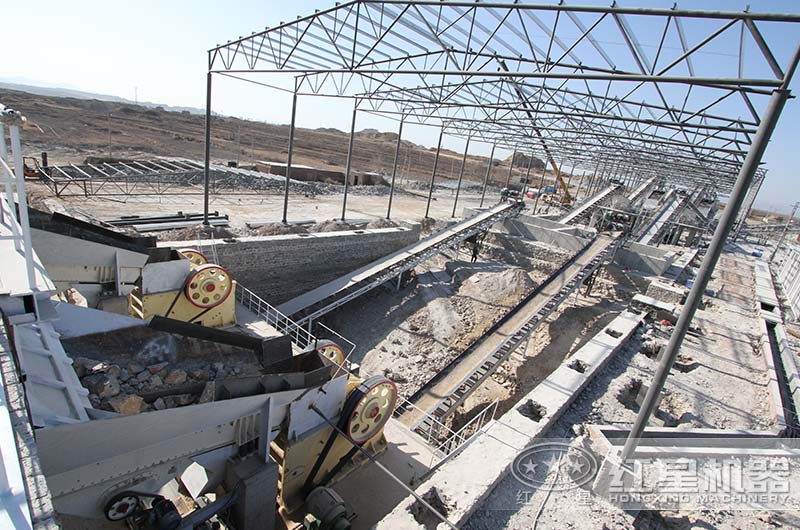 顎式破碎機(jī)作業(yè)現(xiàn)場(chǎng)圖