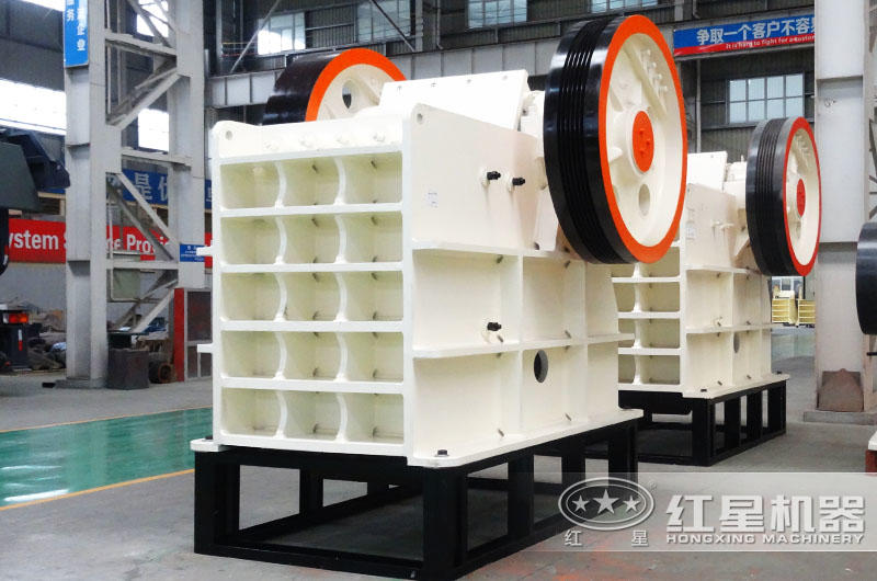 鄂式破碎機，破碎比大