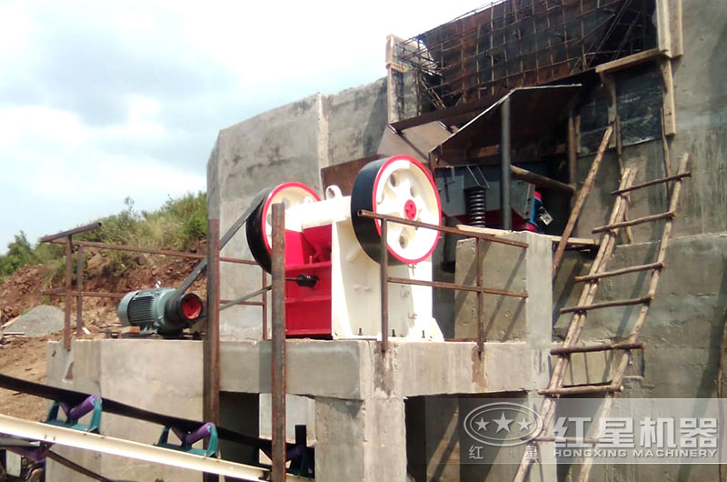 PEX-300×1300細(xì)顎破機(jī)作業(yè)現(xiàn)場圖