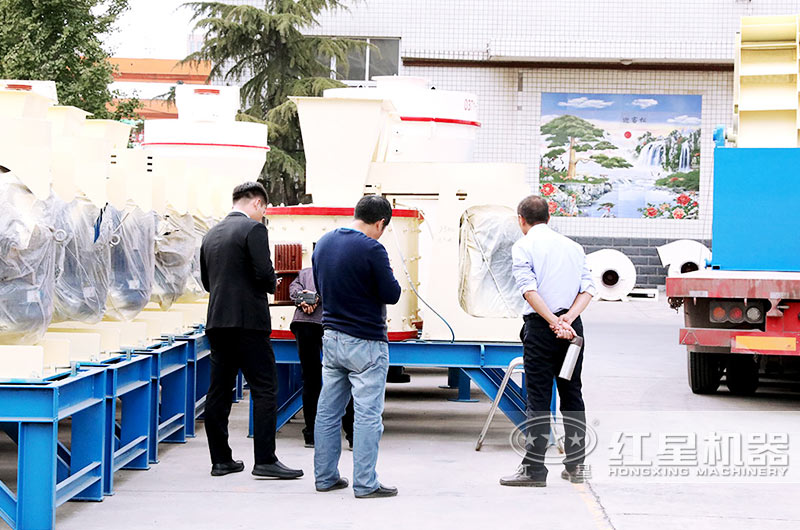 客戶到場(chǎng)參觀，并接受免費(fèi)咨詢服務(wù)