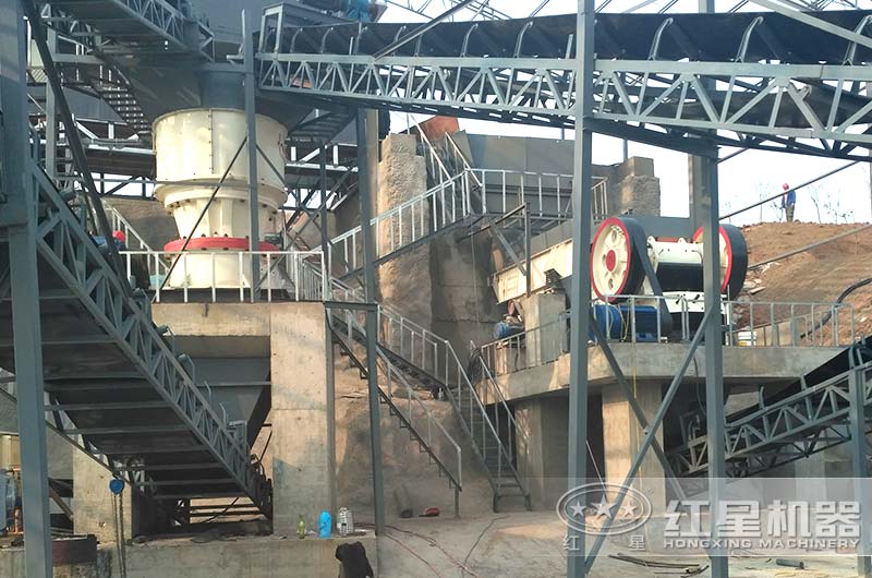 大型破碎石子機設備生產(chǎn)現(xiàn)場圖