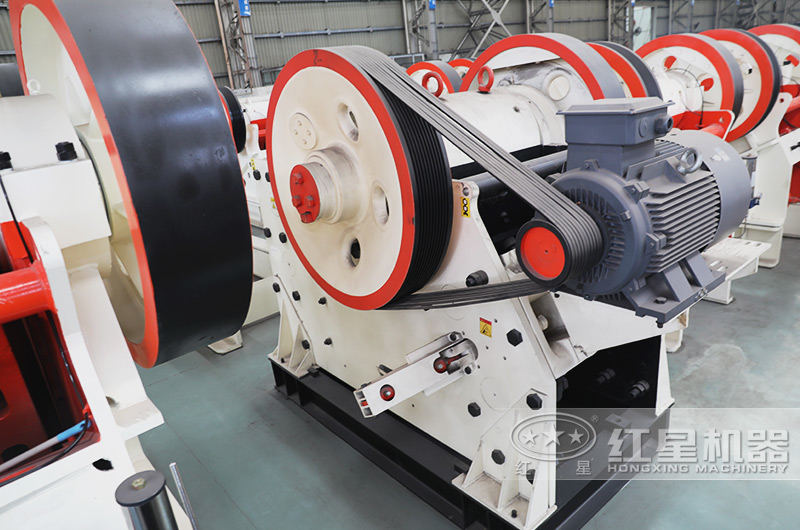 粗碎鄂式破碎機(jī)，破碎礦石力度強(qiáng)