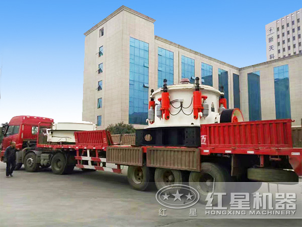 圓錐式粉碎機設(shè)備發(fā)貨中