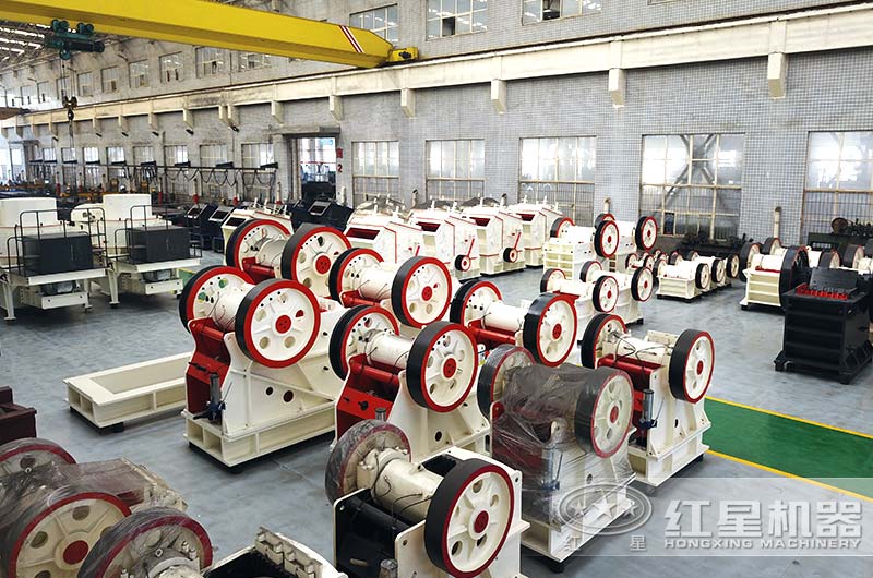 紅星顎式破碎機生產(chǎn)車間