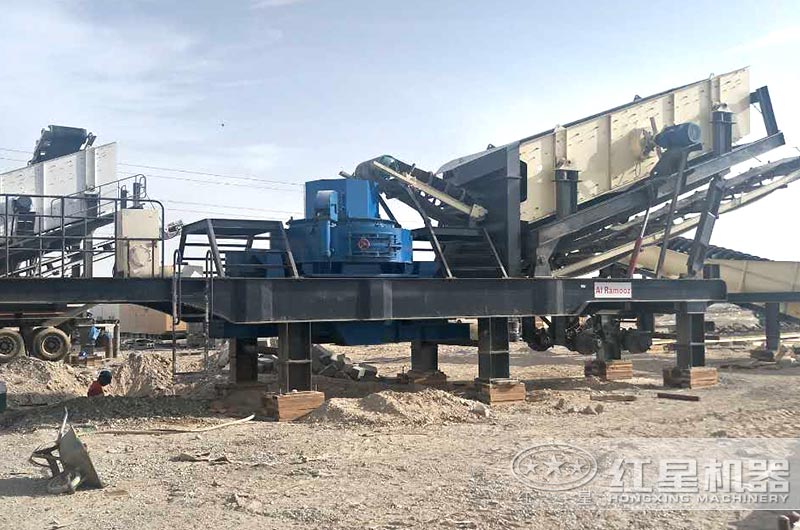 時產(chǎn)100噸小型移動一體式制砂機作業(yè)現(xiàn)場