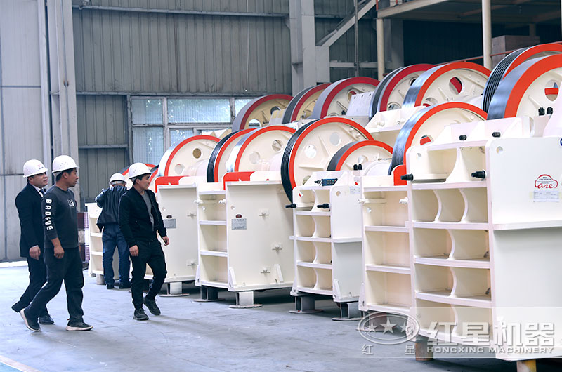 用戶前來選購10萬以下的礦石破碎設(shè)備