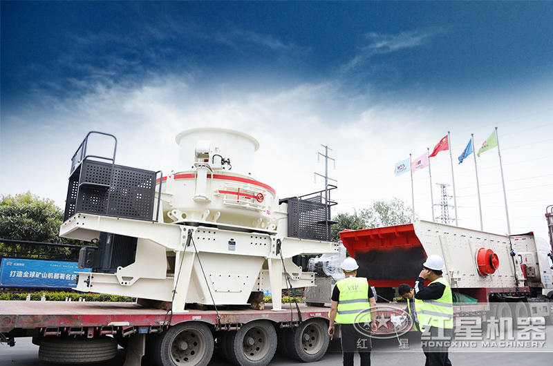 立軸沖擊式破碎機發(fā)貨現場圖