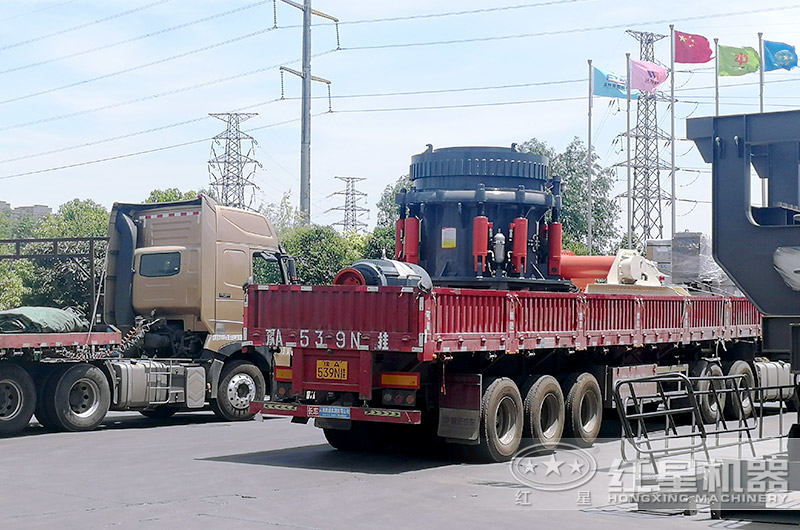 紅星300圓錐機(jī)發(fā)貨現(xiàn)場圖