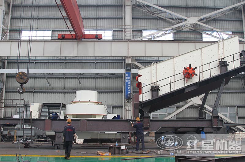 小型流動式石子制砂機(jī)車間實拍圖