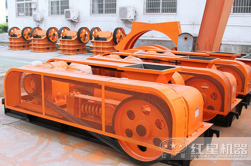 大型對輥機設(shè)備