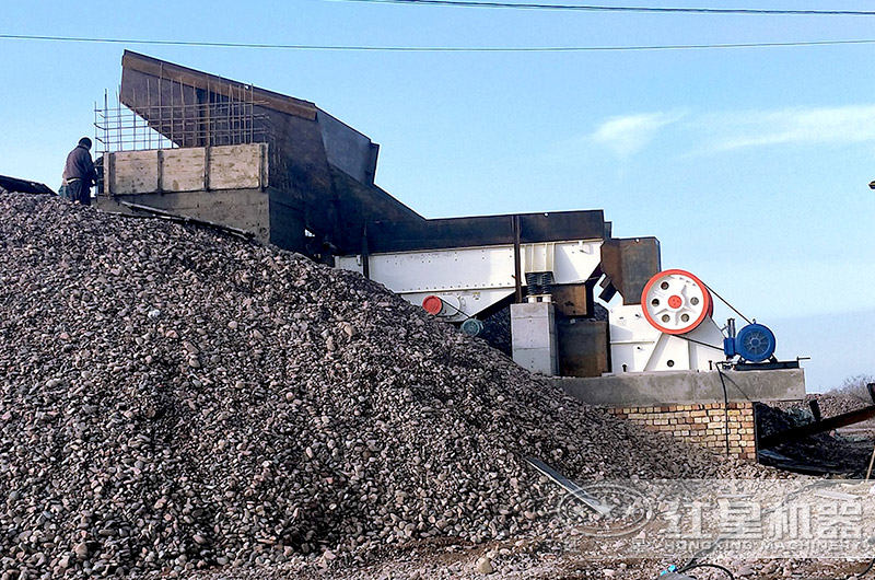 顎式破碎機生產(chǎn)現(xiàn)場