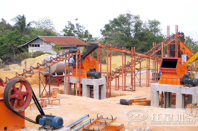 反擊式破碎機(jī)生產(chǎn)現(xiàn)場(chǎng)