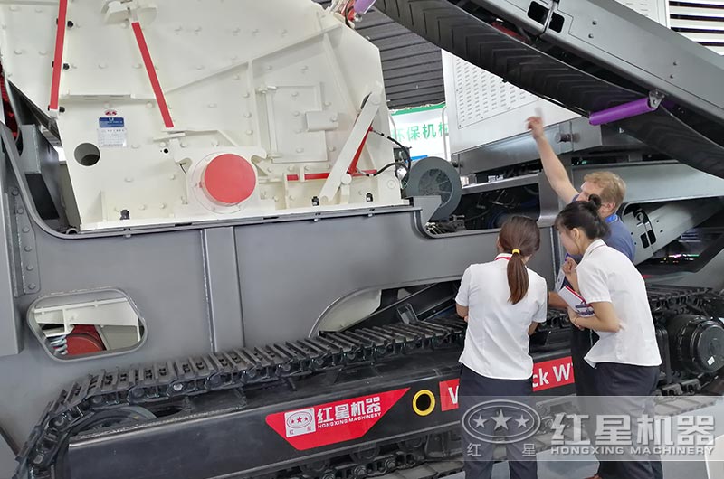 客戶來廠實地考察，經(jīng)理一對一講解