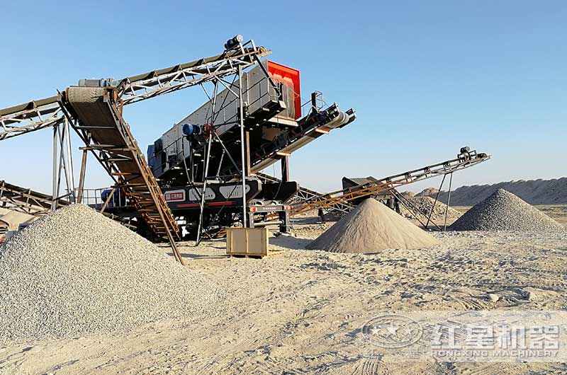 移動破碎石子機生產現(xiàn)場