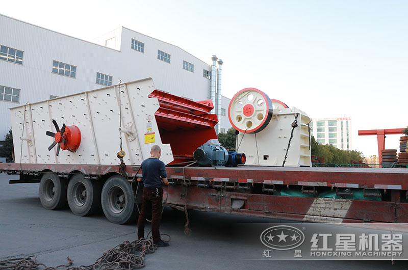 250×750細(xì)鄂破正在裝車，準(zhǔn)備發(fā)往山東