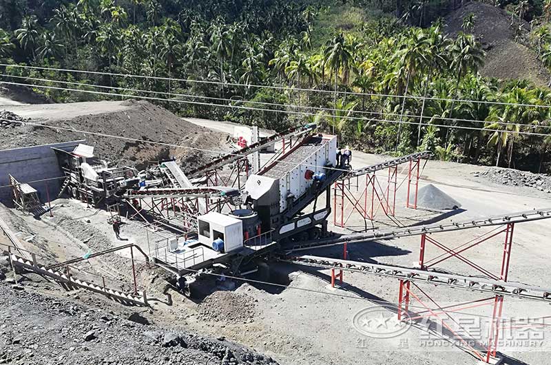 移動機制砂生產(chǎn)線，多臺聯(lián)合作業(yè)